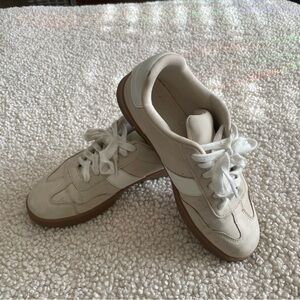 American Eagle retro style sneakers